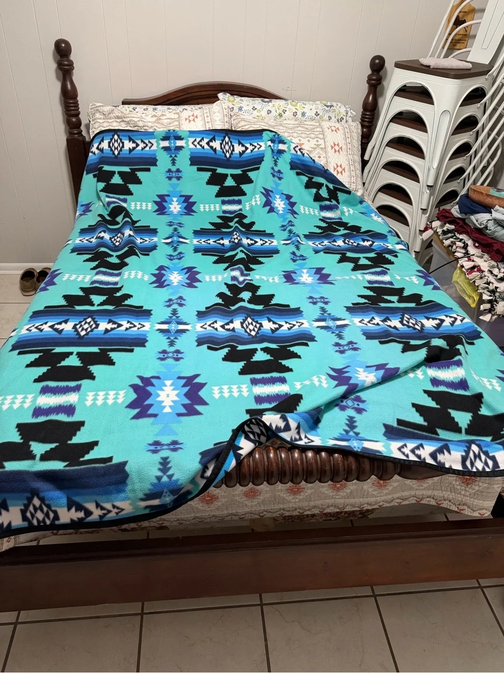 Turquoise Aztec-Pattern Fleece Blanket - Soft Home Bedding